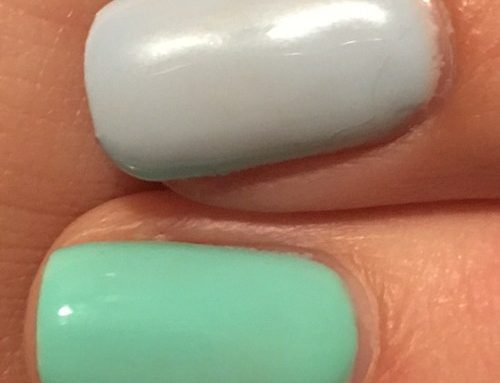 Se tremper au mikvé avec du vernis ou avec des faux ongles