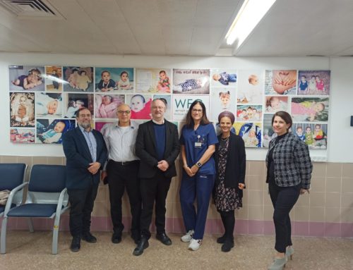 Rencontre entre les Rabanim du Mahon Pouah et toute une équipe médicale